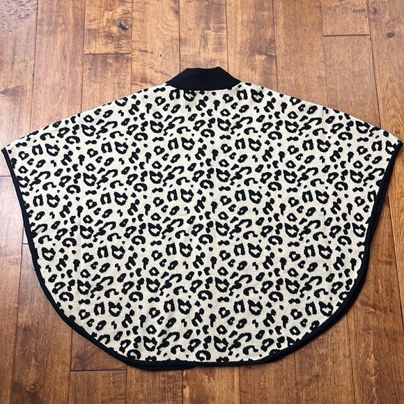 Anne Klein Poncho Sweater Leopard Print Size S - Picture 8 of 8